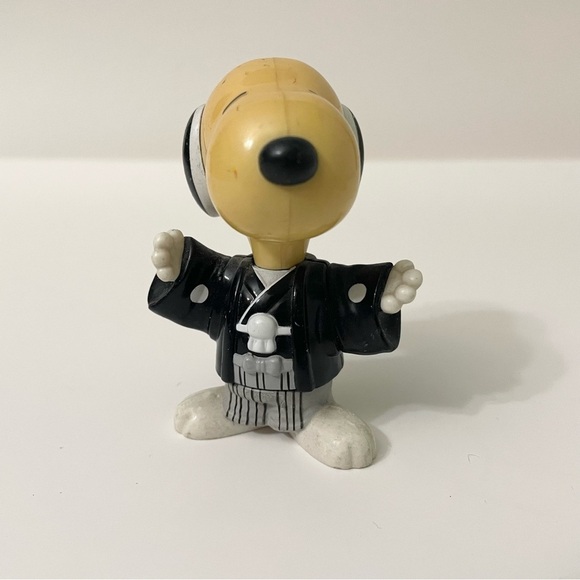 Vintage Snoopy World Tour Figure Toy - Picture 11 of 12